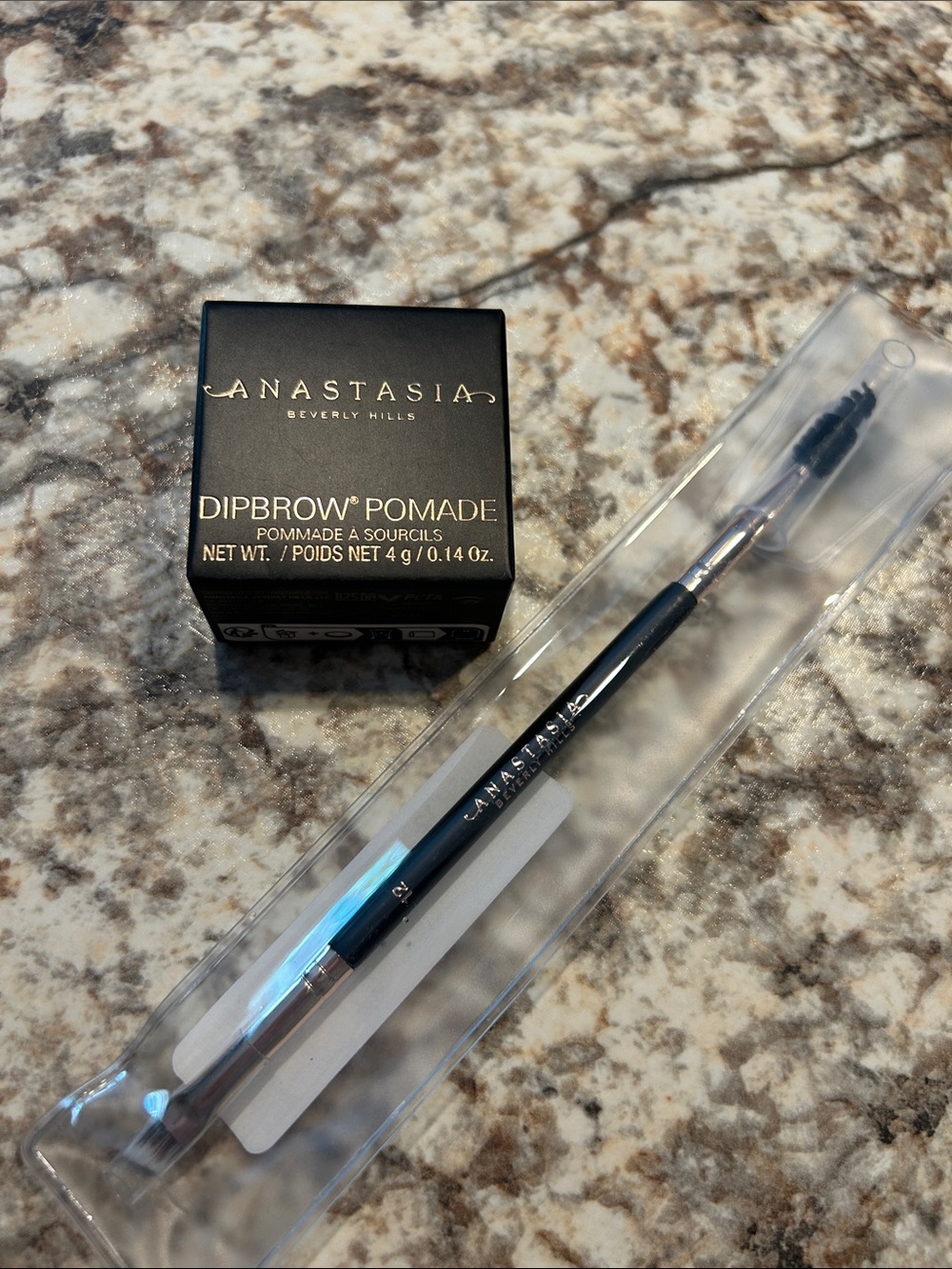 Anastasia Beverly Hills Dipbrow Pomade & Dual-Ended Brow Brush — Medium Brown